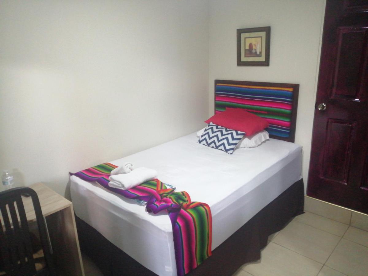 Hotel Antiguo Antiguo Cuscatlán Habitación foto
