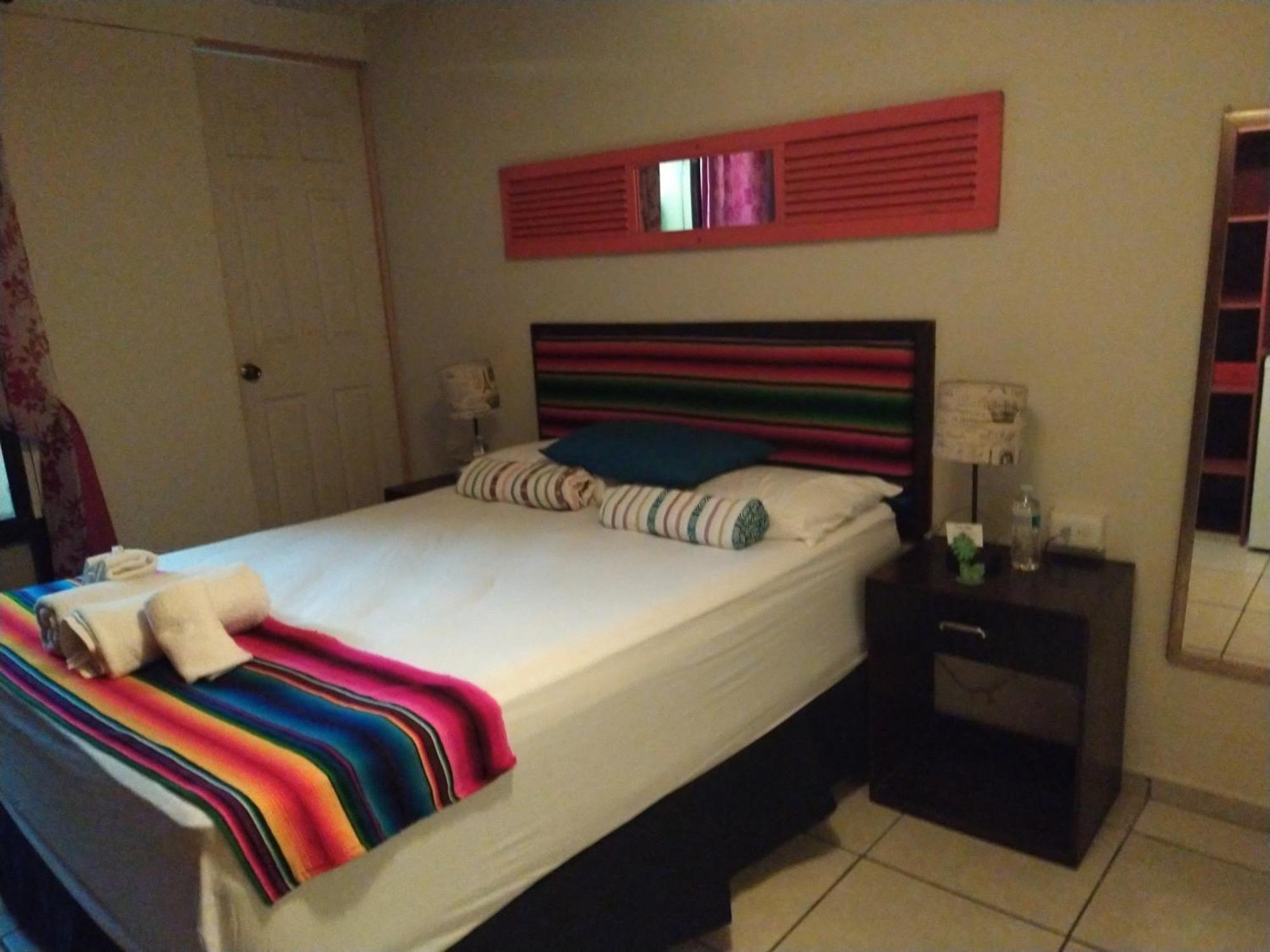 Hotel Antiguo Antiguo Cuscatlán Habitación foto